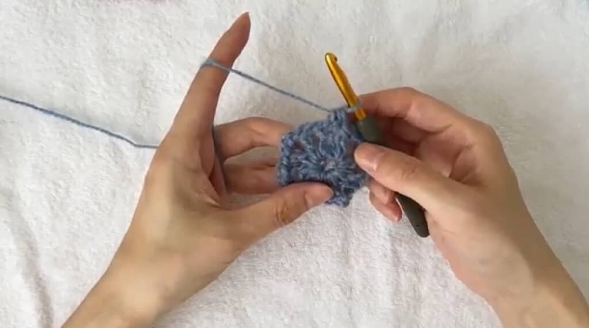 ダイソー毛糸を“六角形”に編んでいくだけで……　誰でも作れるオシャレな大作に「素敵」「挑戦しよう」（1/3） | 編み物 ねとらぼ