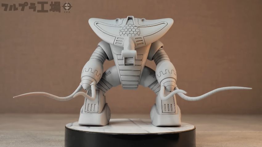 全身が灰色で各部に黒い線が入っているアッグガイ