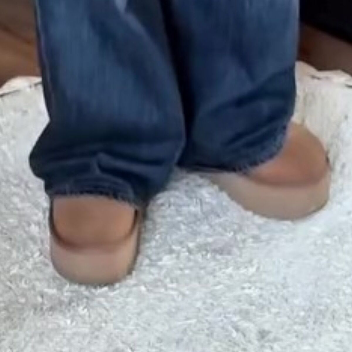 ユニクロのキッズカーディガン→2児ママが着たら……　目からウロコの着こなしに「天才」「真似したい！」と220万再生 | ファッション ねとらぼ