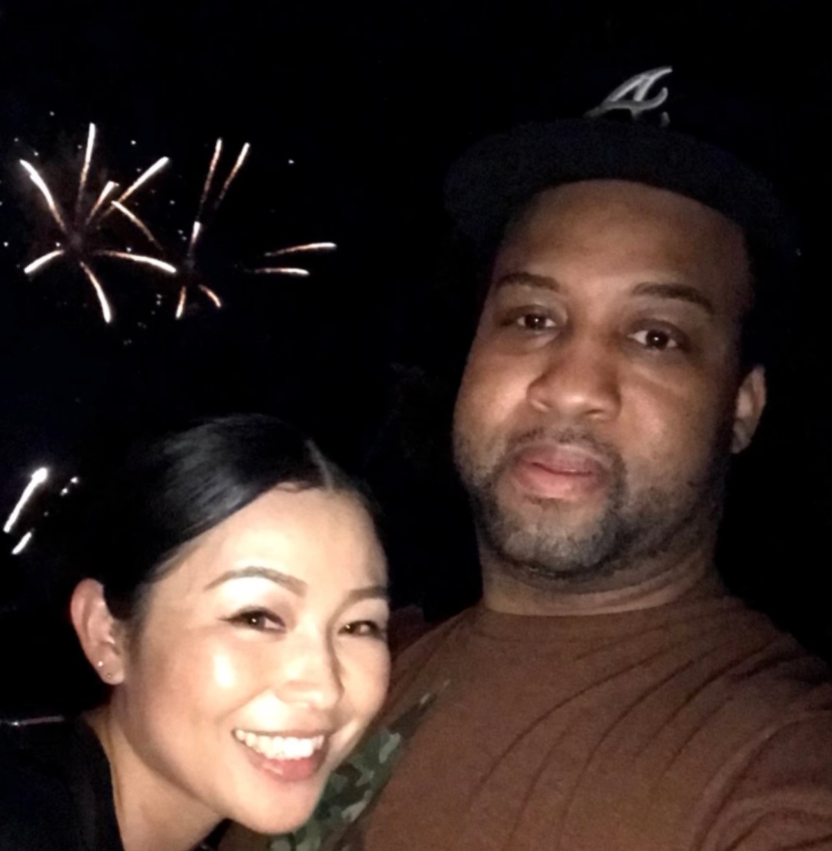 アメリカで偶然出会った日本人女性とアメリカ人男性→10年後……　感動的な現在の姿に「素晴らしい」「真実の愛ですね」（1/3） | ライフスタイル ねとらぼ