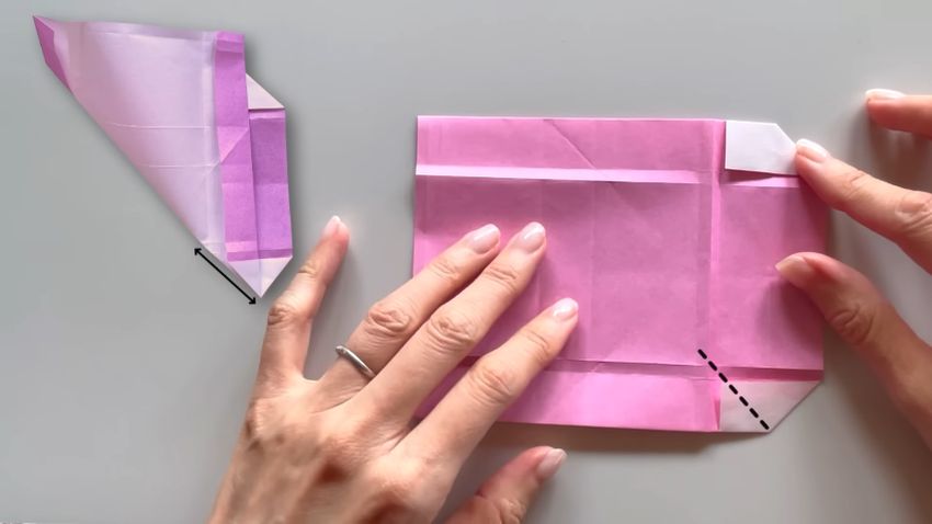 紙全体を斜めに折る