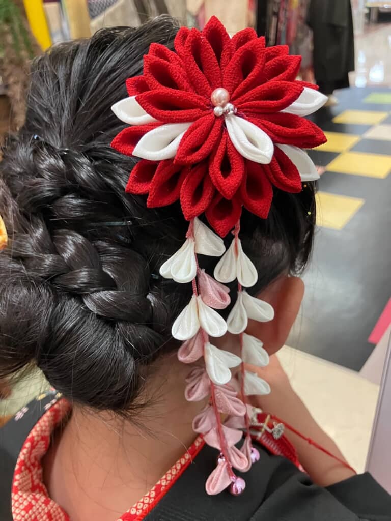 青系のと同じデザインで赤系も。半衿の色と合ってて良いですね。