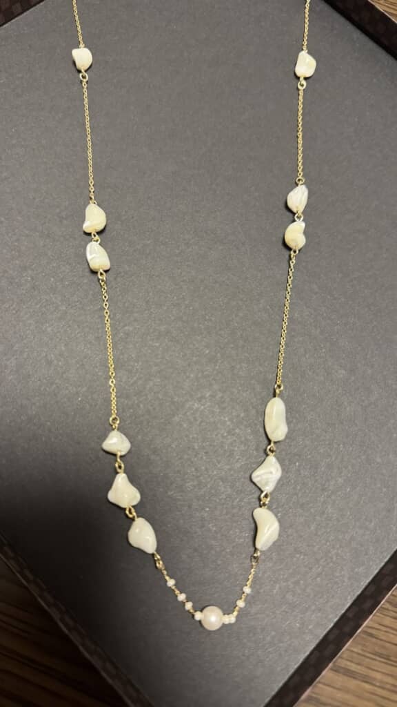 完成したネックレス。先入観をなくして見れば普通にステキです