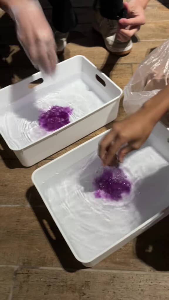 染料投入シーン