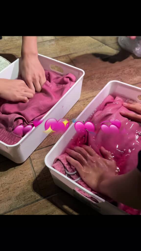 丁寧に染める高校生