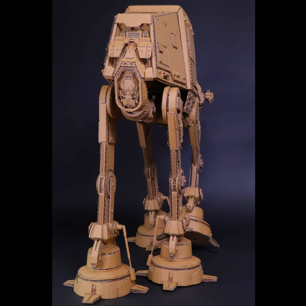 背面もディテールびっしり。ワイヤーかけてすっ転ばせたくなる