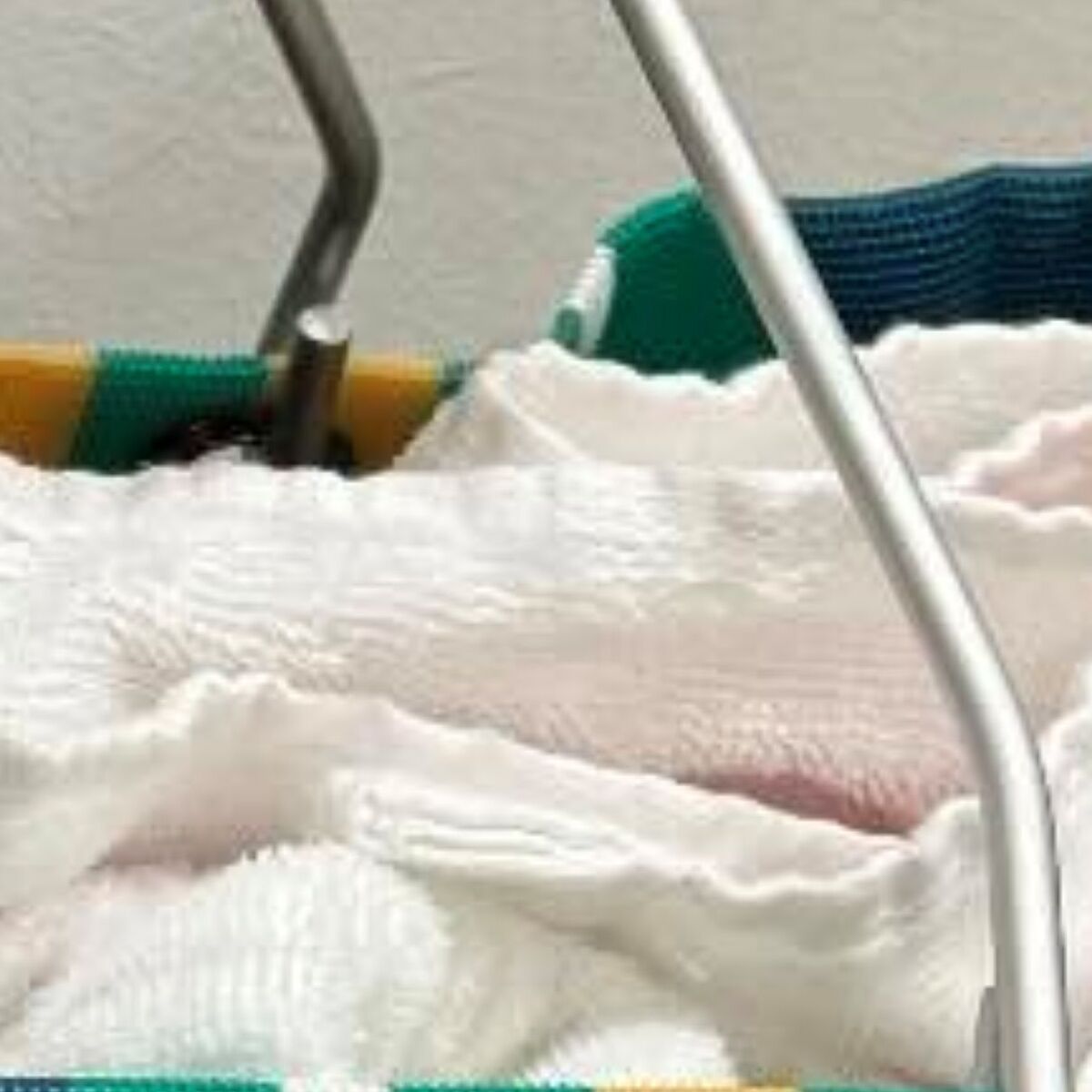 夫が用意した“息子のプールバッグ”→まさかのチョイスに妻絶句「ウソでしょ」「いくらすると思ってんですか！」 | ライフスタイル ねとらぼ