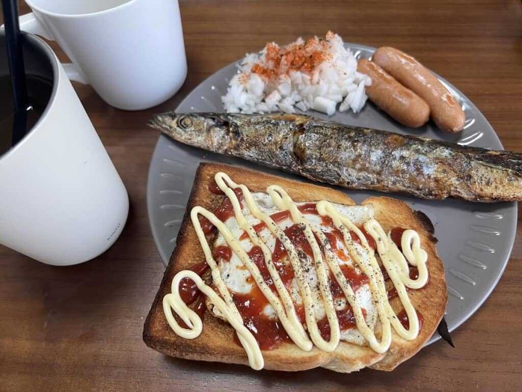 秋刀魚の塩焼き＆エッグトーストの禁断ワンプレート