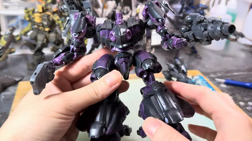 素組みした状態の「オープンフェイス」のプラモデル