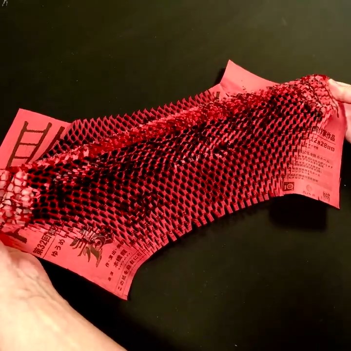 びろーんと延びて楽しいし、緩衝材にも使えるでしょう