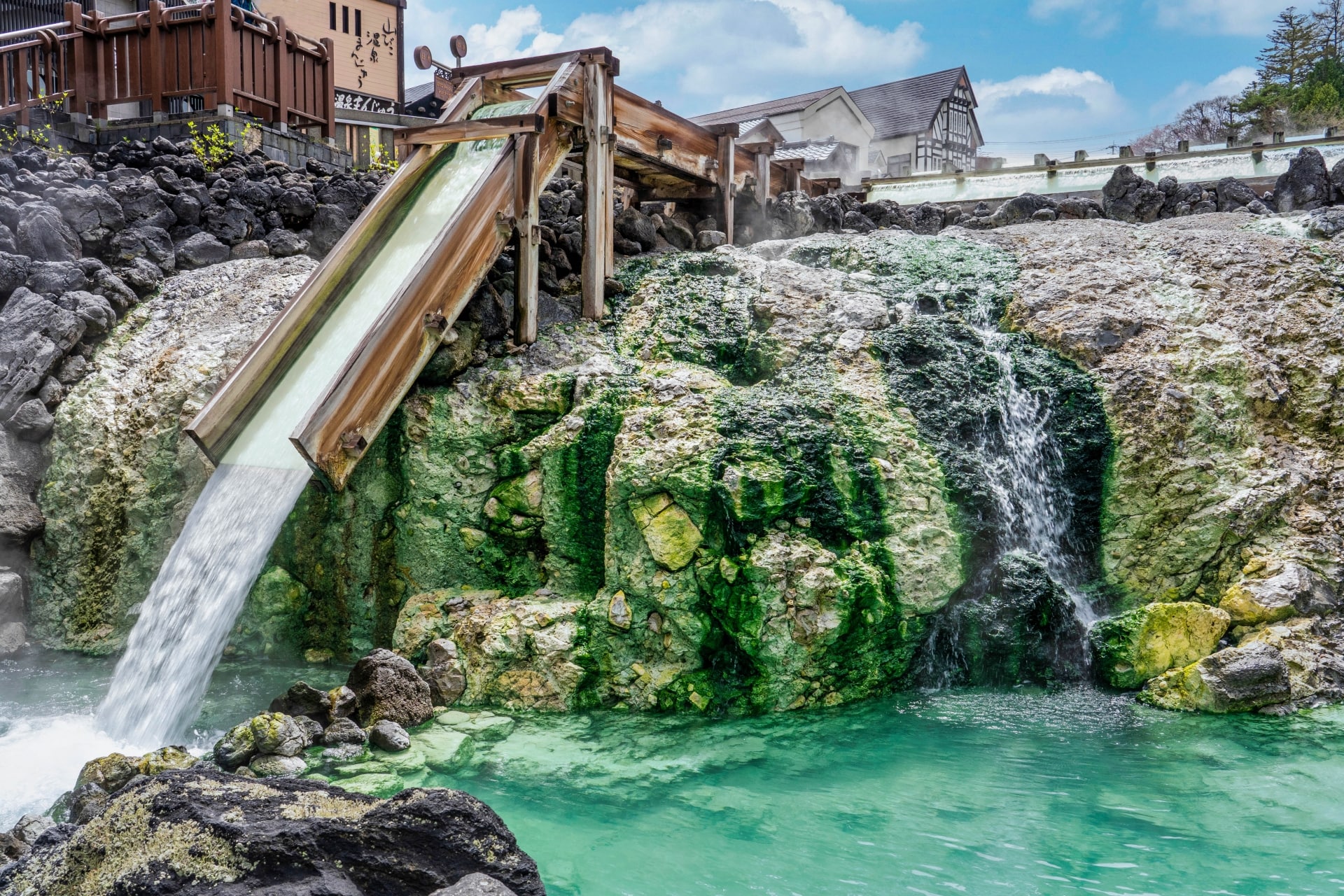 もう一度行ってみたい「温泉地」ランキング！　2位は「別府温泉郷（大分県）」、1位は？ | ライフ ねとらぼリサーチ