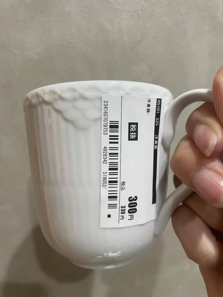 王室御用達の高級ブランドのカップが、中古品とはいえ330円!?（画像提供：Achan-in-nagano／@crisa_glassさん）