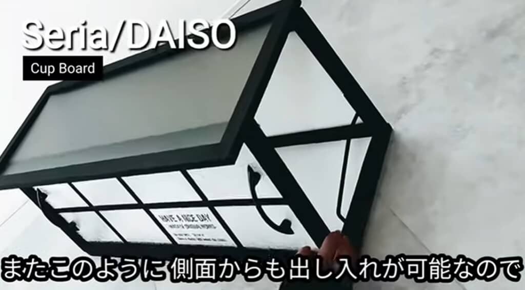 引き戸はもちろん側面からも上部のふたを開けても物の出し入れができます