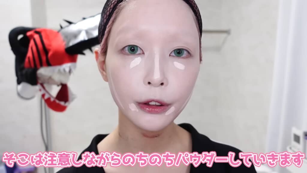 コンシーラーで血色感をだしながら凹凸を消していく