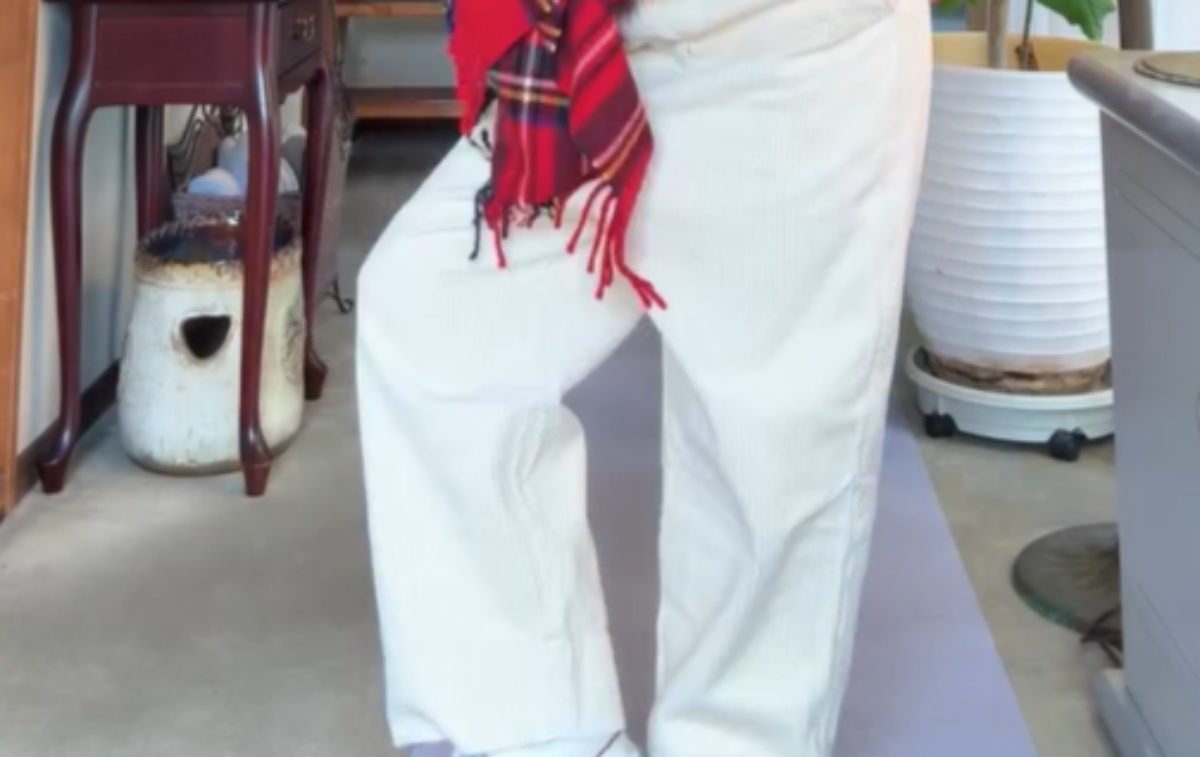 59歳マダム、“どうしても似合わない服”を着るときは……「そーだったんだ！」「おしゃれすぎます」　目からウロコな裏ワザへ反響（1/3） | ファッション ねとらぼ