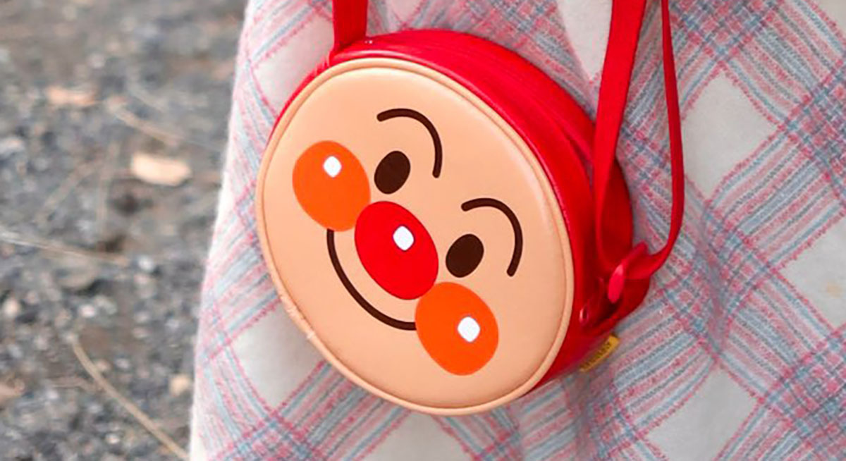 2歳娘にアンパンマンカメラを持たせたら……　まさかの格好に「爆笑しました」「いいアングル」（1/3） | 育児 ねとらぼ