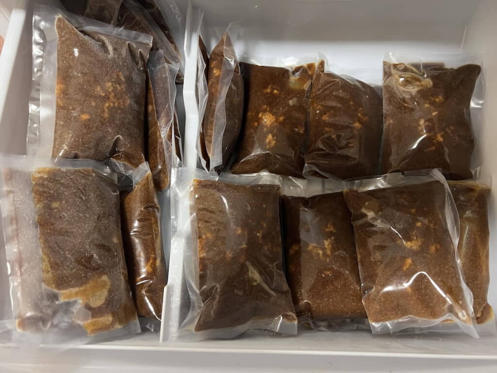 冷凍庫上段にはハンバーグ