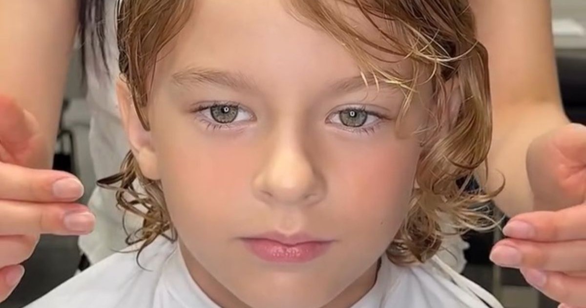 金髪の男の子が美容室でイメチェンしたら……「王子だ」　400万再生の“衝撃の仕上がり”に「AIじゃないの…？」「人形みたい」【海外】（1/2） | 美容 ねとらぼ