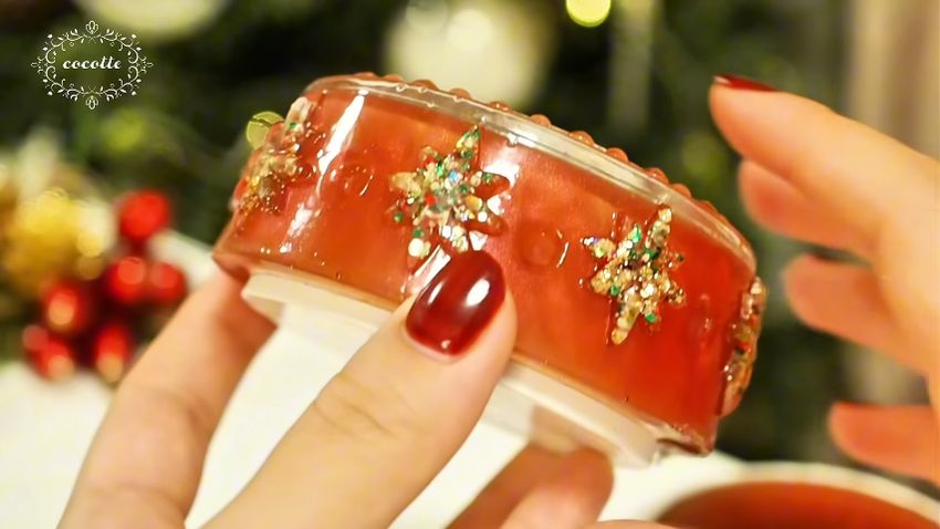 型から外した赤い土台パーツ