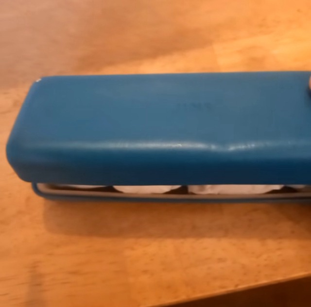 小４男子のメガネケースを開けたら……