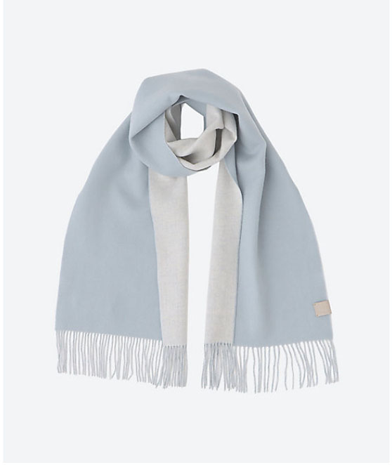 FURLA「カシミヤ100％ 紡毛リバーシブルマフラー」（出典：三越伊勢丹オンラインストア）