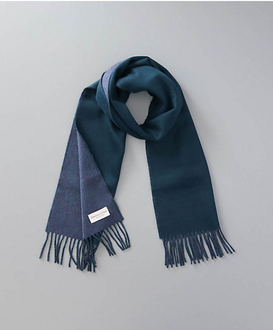 Johnstons of Elgin「WA000020 カシミヤ100％RVマフラー WA20／2JH 61036」（出典：三越伊勢丹オンラインストア）