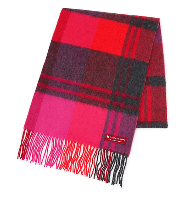 23区「カシミヤ チェック マフラー」（出典：三越伊勢丹オンラインストア）