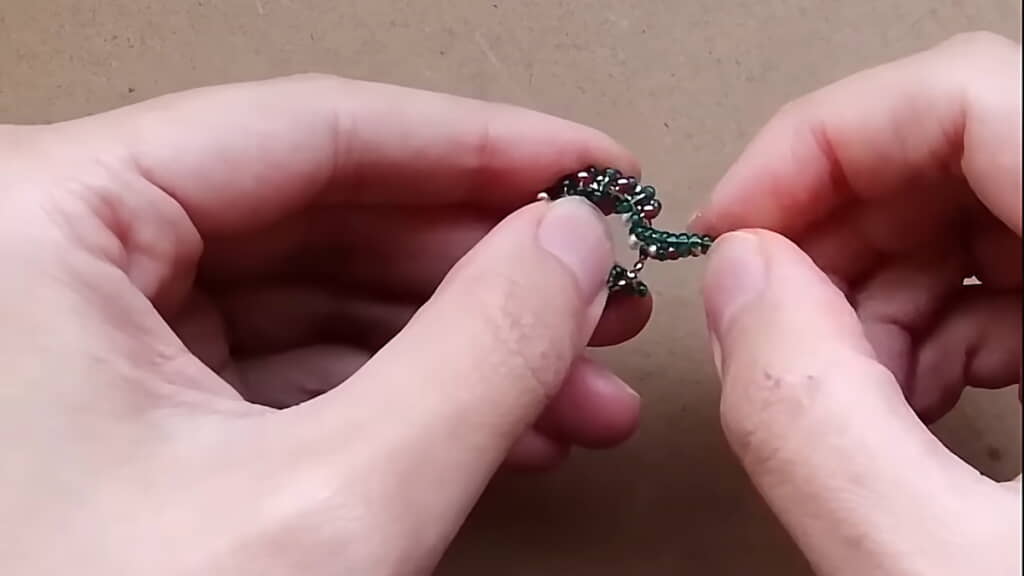 フープに巻き付けていく