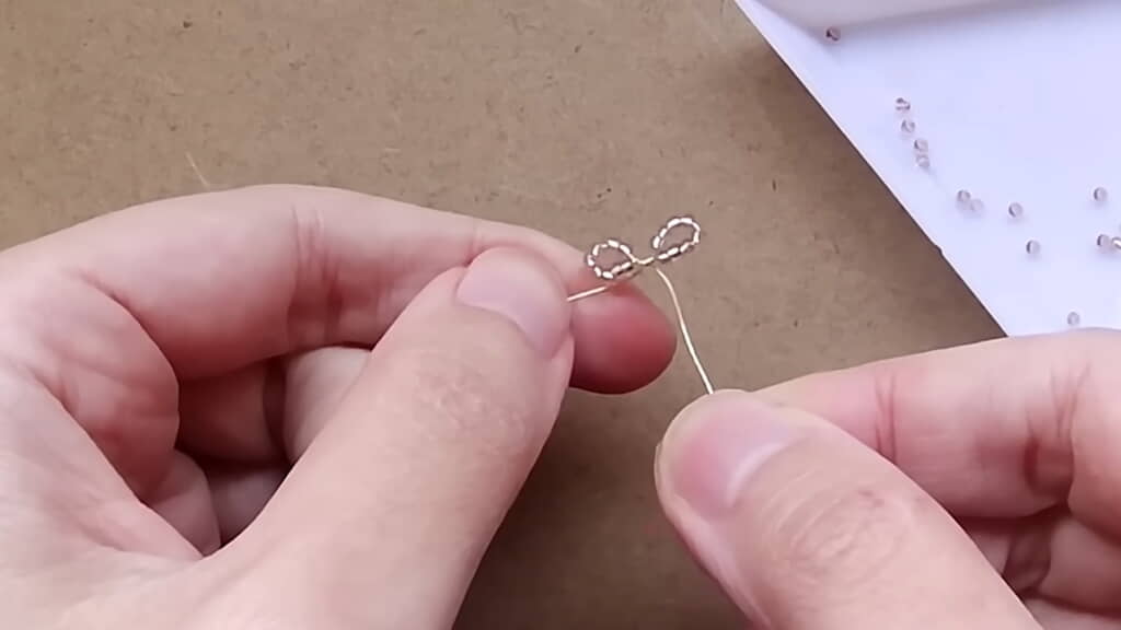 隣にもう1つ輪を作る