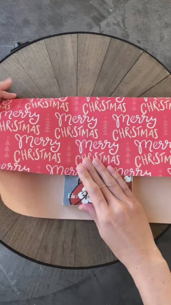 本の美しいラッピング方法を紹介