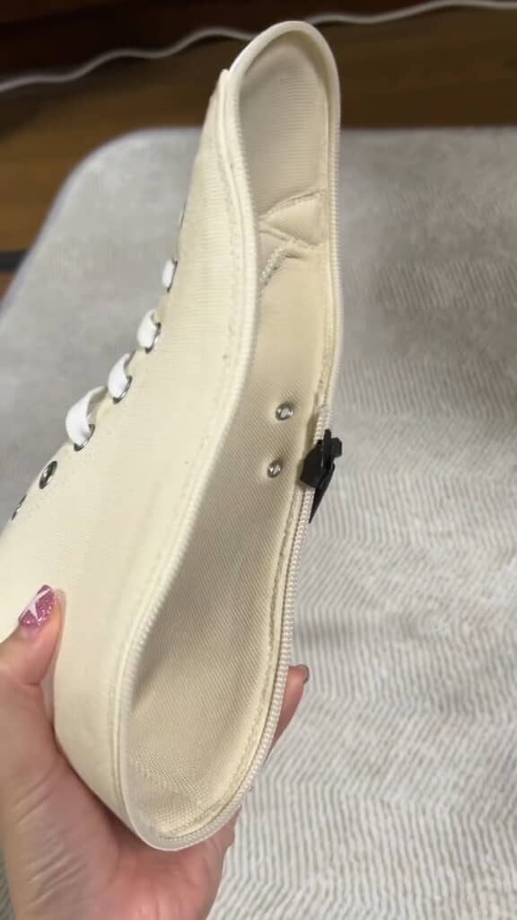 ……横から見ると底がない！