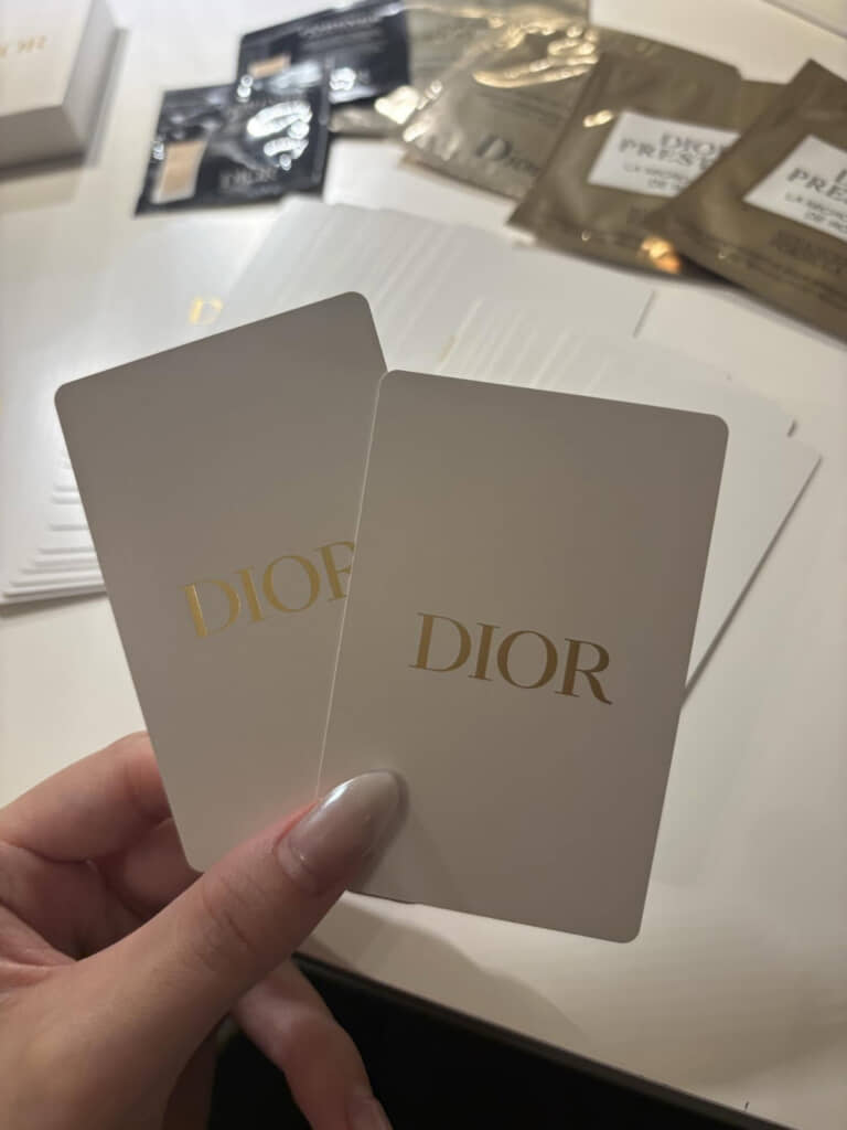 裏にディオールのロゴが入った「トランプ」