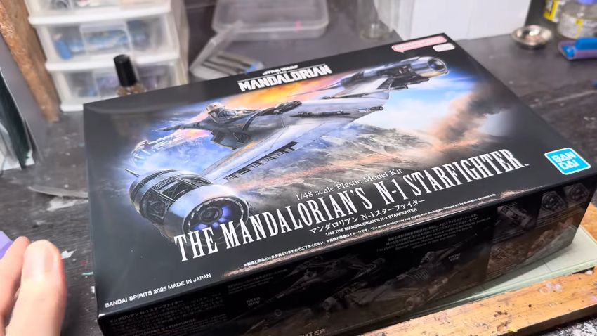 スター・ウォーズ実写ドラマ『マンダロリアン』に登場した「N-1スターファイター」のプラモデルの箱