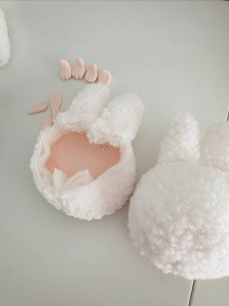 白いもこもこのフードを作ります