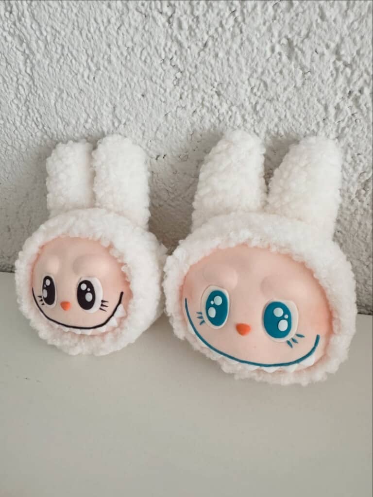 フードに顔をピッタリはめます