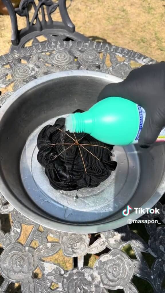 輪ゴムで固定して、ブリーチ