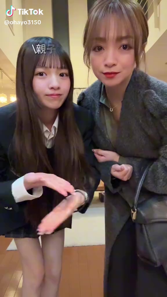 母と娘で服交換にチャレンジ