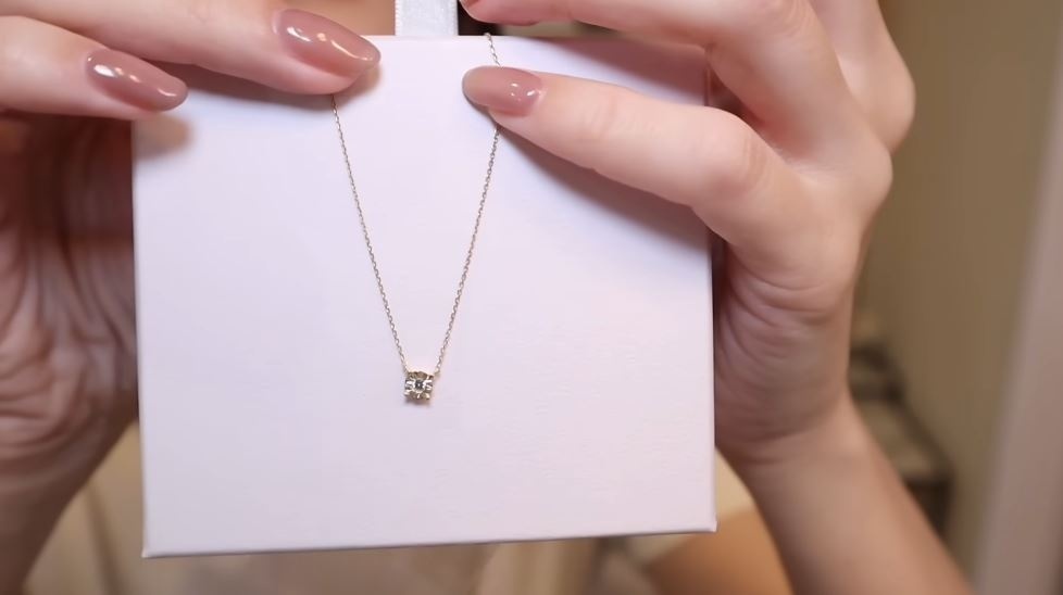 10金のホワイトトパーズのネックレス