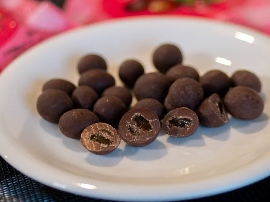 のんあるラミーの断面。ラムレーズンが見える