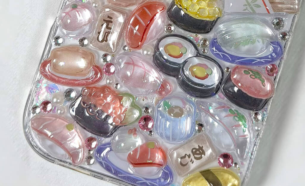 よく見るとたくさんのキラキラパーツが使われています