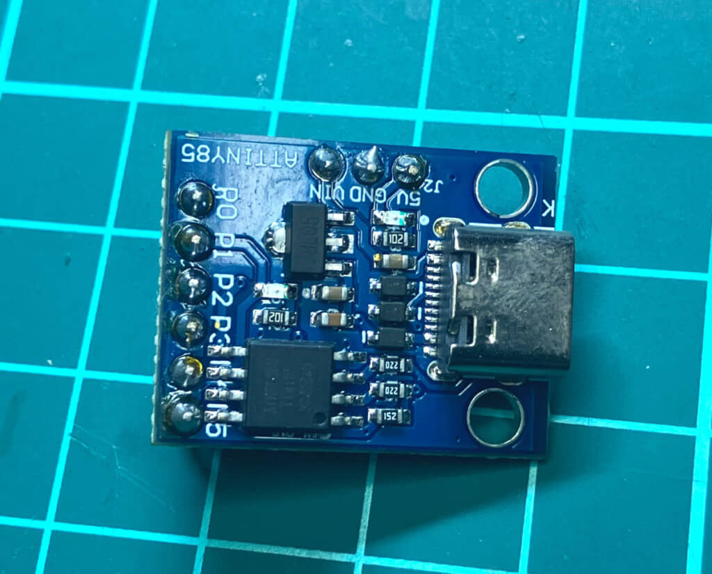 実は小型のマイコン入り