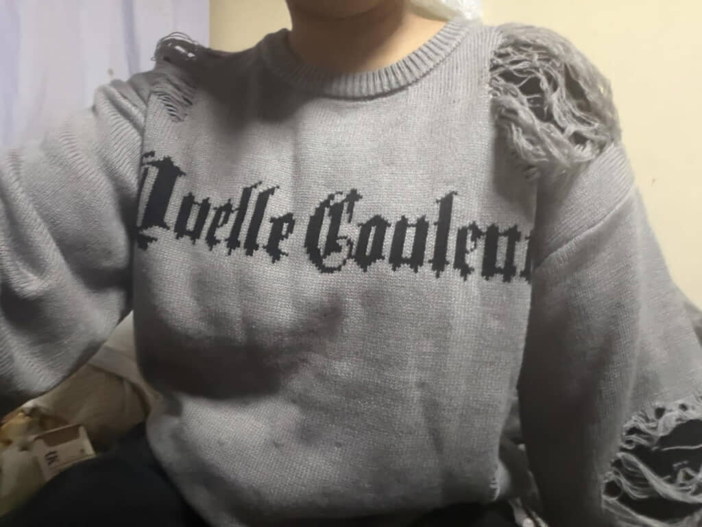 お母さんに「どこいったらそんな破れるの？」と冗談で言われてしまった新品の洋服