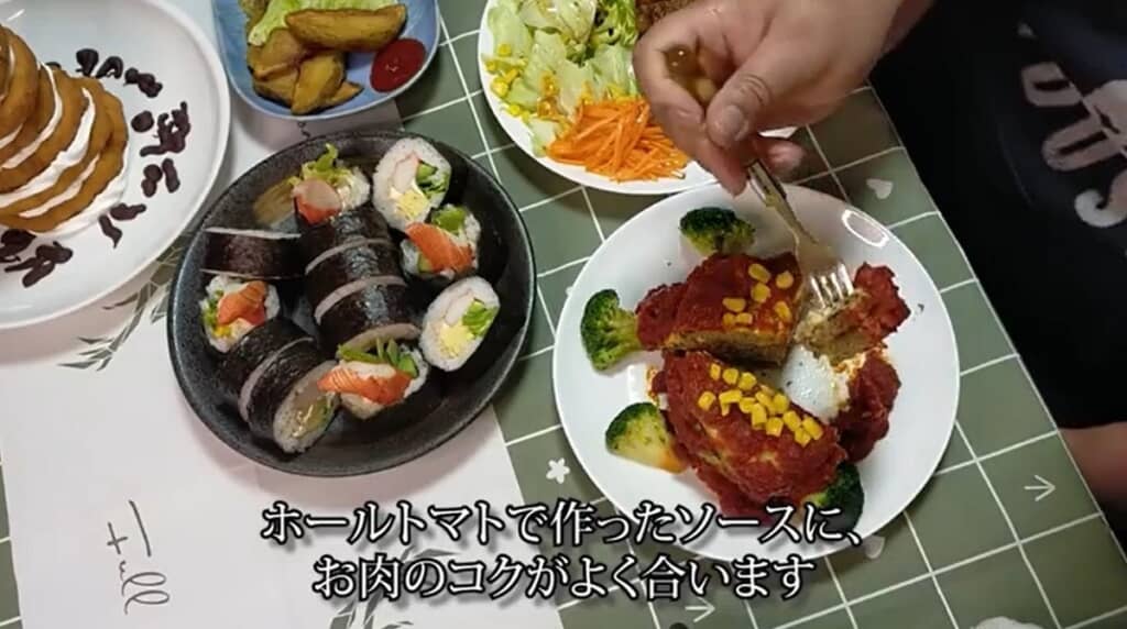 4枚のハンバーグにチーズが挟まってます☆ハンバーグタワー／☆ドーナツタワー　読めないチョコ文字添え