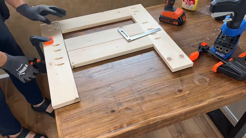 組み上がった脚パーツ