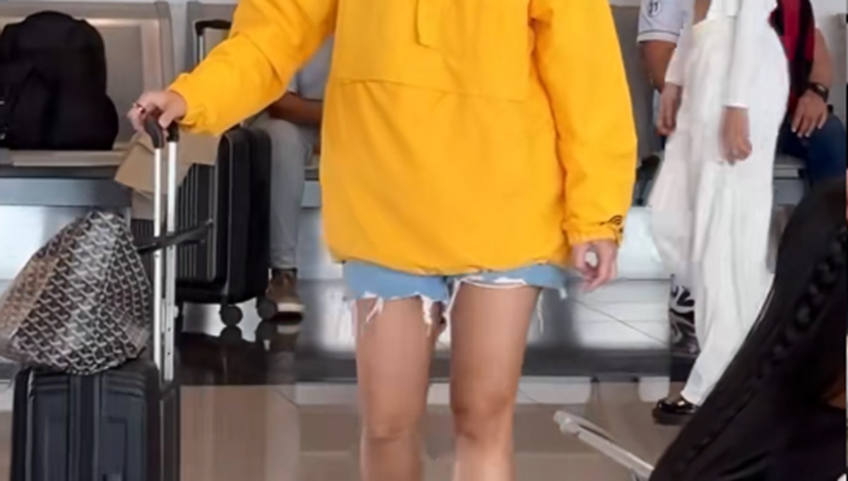 荷物をもって不機嫌そうに歩いてきた妻、夫を見つけると……　まさかの姿が1600万再生「そう、これが結婚」「まさに現実だね」【海外】（1/3） | ライフスタイル ねとらぼ