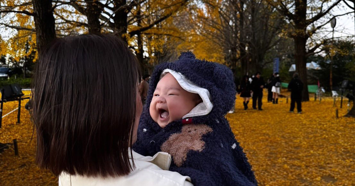 「ママが抱っこしたらこれでパパが抱っこしたらこれ」→残酷すぎる“差”に「くじけるなー！　パパーー！！」（1/2） | 育児 ねとらぼ