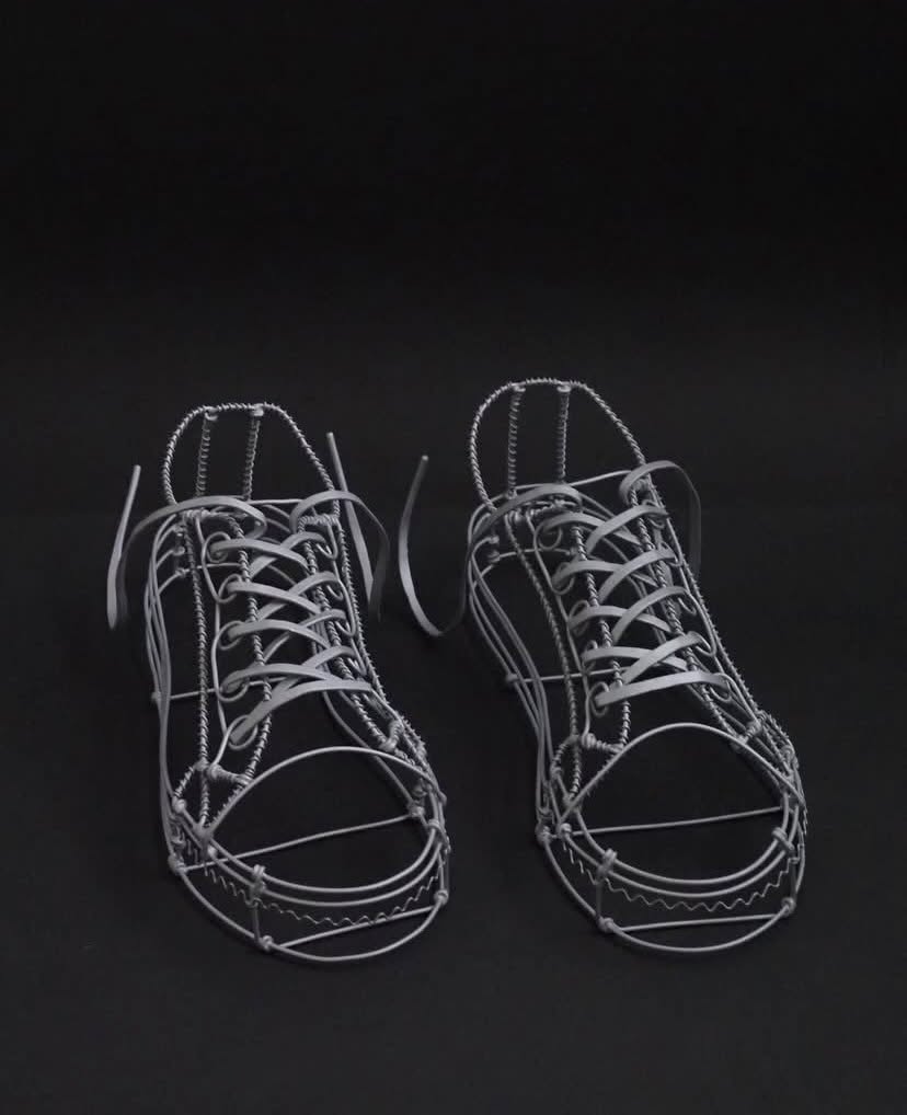 針金で表現したスニーカー