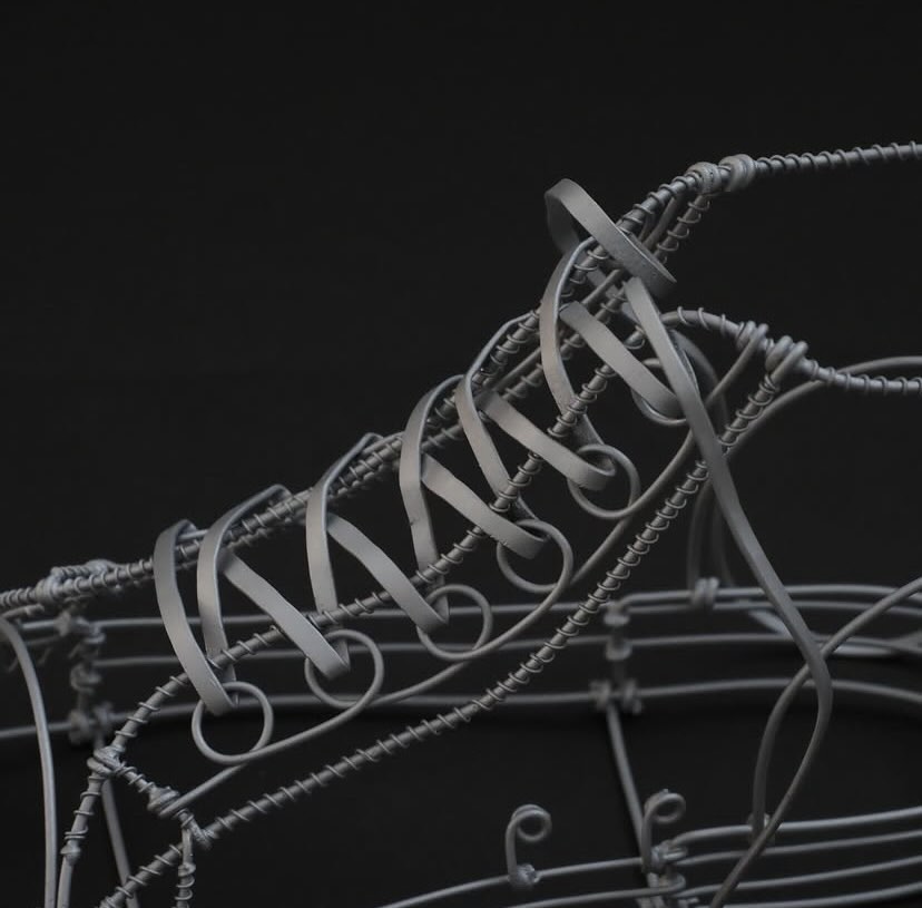 靴ひもも幅広のワイヤー