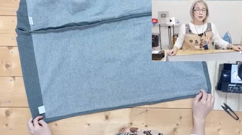 縫い合わせたパーツ同士を中表に合わせて更にミシンをかけます