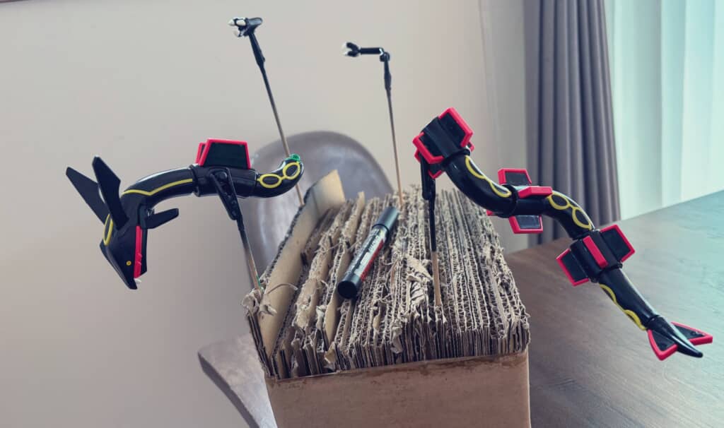 黒いのが売ってないのなら、普通のを黒く塗ればいいじゃない！　の精神